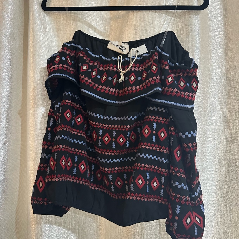 Savana Jane Black and Red Geometric Top